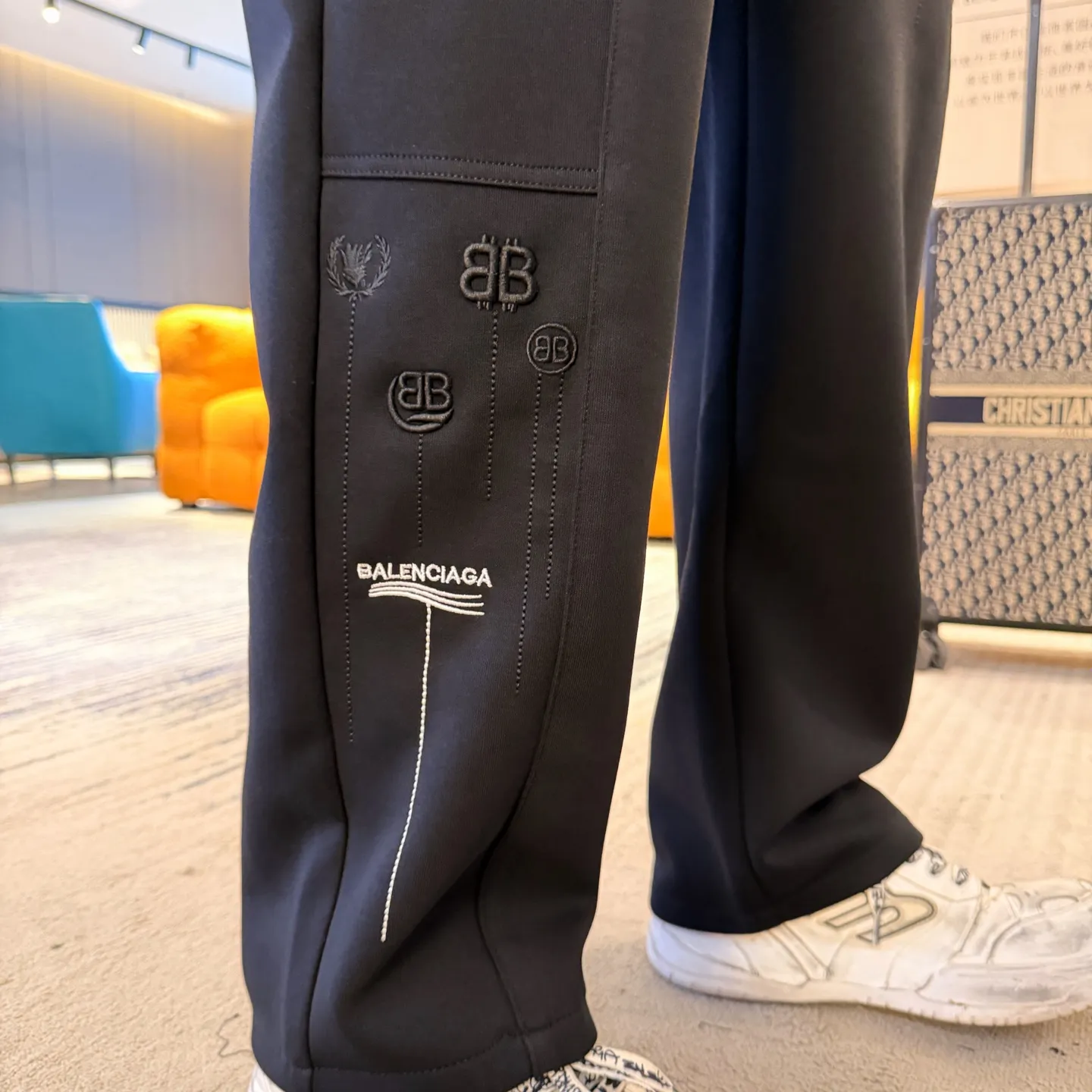 Balenciaga [High Version] 2026 Autumn and Winter latest products, available at counters at the same time, Original product, fashionable casual trousers and casual trousers, using imported original fabrics, top-grade embroidery 🪡 craft letter pattern logo, original hardware accessories decoration, simple yet fashionable, fashionable and handsome upper body, Sizes: M-3XL